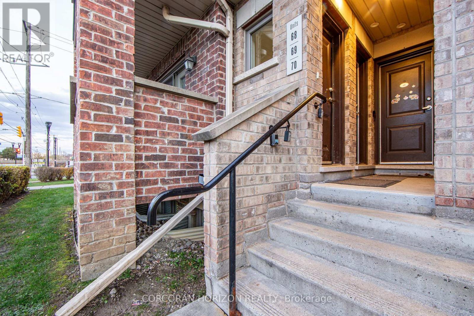 70 - 2315 Sheppard Avenue W, Toronto, ON - Outdoor