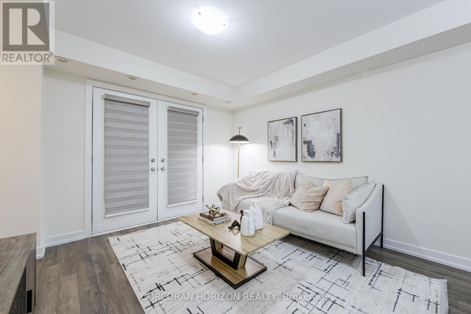 70 - 2315 Sheppard Avenue W, Toronto, ON - Indoor Photo Showing Living Room
