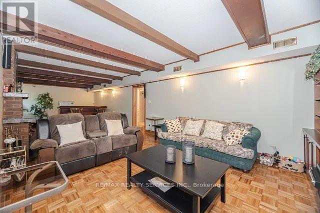 24 Cedar Drive, Caledon, ON - Indoor Photo Showing Living Room