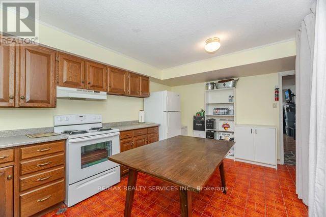 24 Cedar Drive, Caledon, ON - Indoor Photo Showing Kitchen