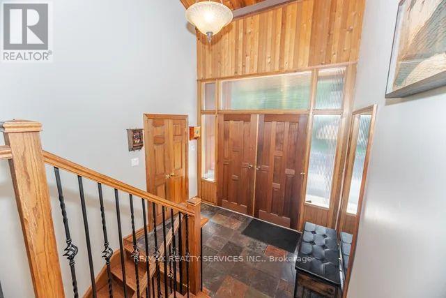 24 Cedar Drive, Caledon, ON - Indoor Photo Showing Other Room