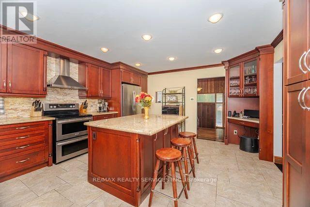 24 Cedar Drive, Caledon, ON - Indoor Photo Showing Kitchen