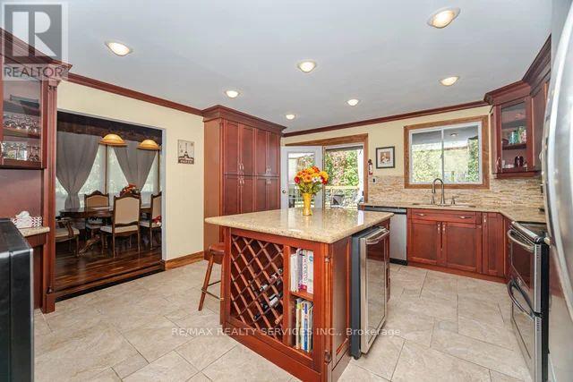 24 Cedar Drive, Caledon, ON - Indoor Photo Showing Kitchen