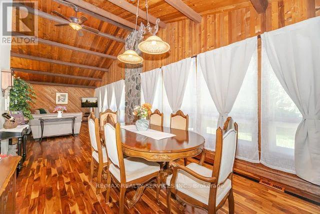 24 Cedar Drive, Caledon, ON - Indoor Photo Showing Dining Room