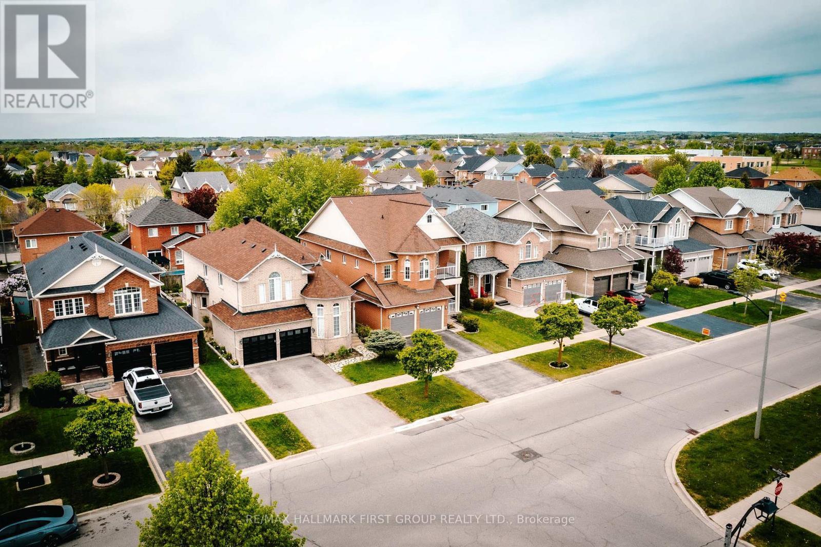 62 Cachet Boulevard, Whitby, ON - Outdoor With Facade