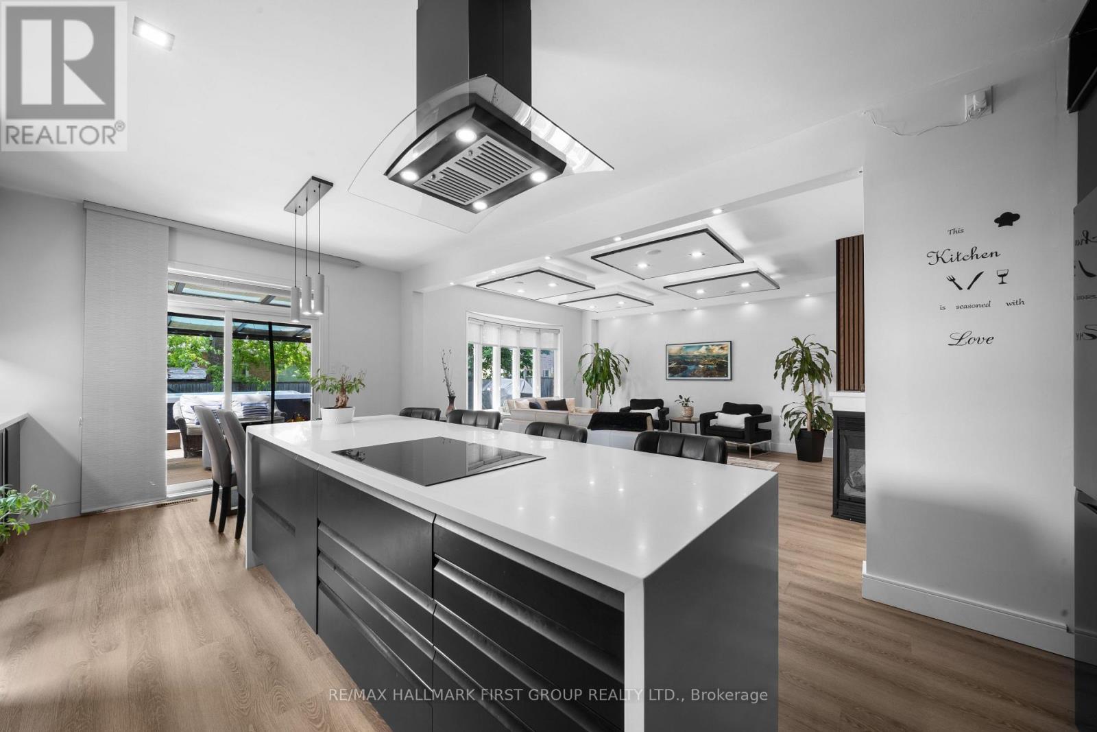 62 Cachet Boulevard, Whitby, ON - Indoor Photo Showing Kitchen