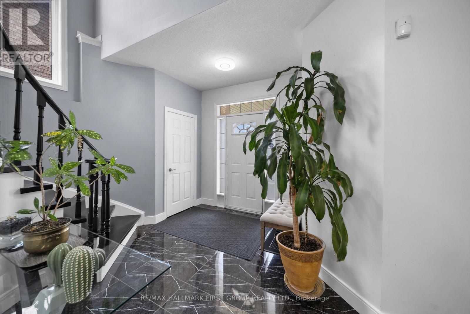 62 Cachet Boulevard, Whitby, ON - Indoor Photo Showing Other Room