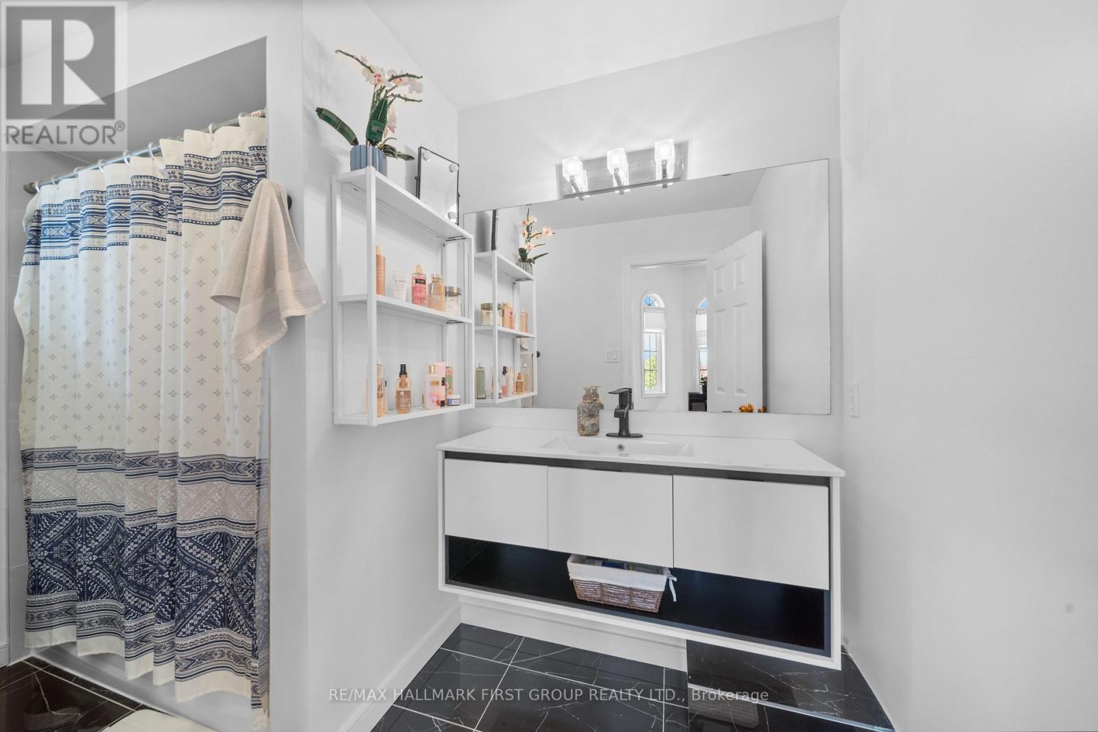 62 Cachet Boulevard, Whitby, ON - Indoor Photo Showing Bathroom