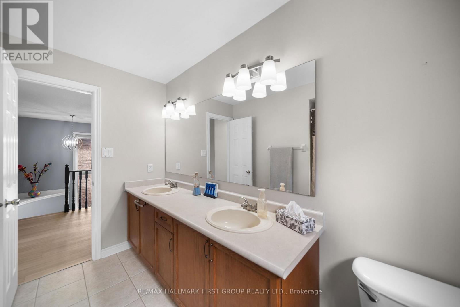 62 Cachet Boulevard, Whitby, ON - Indoor Photo Showing Bathroom