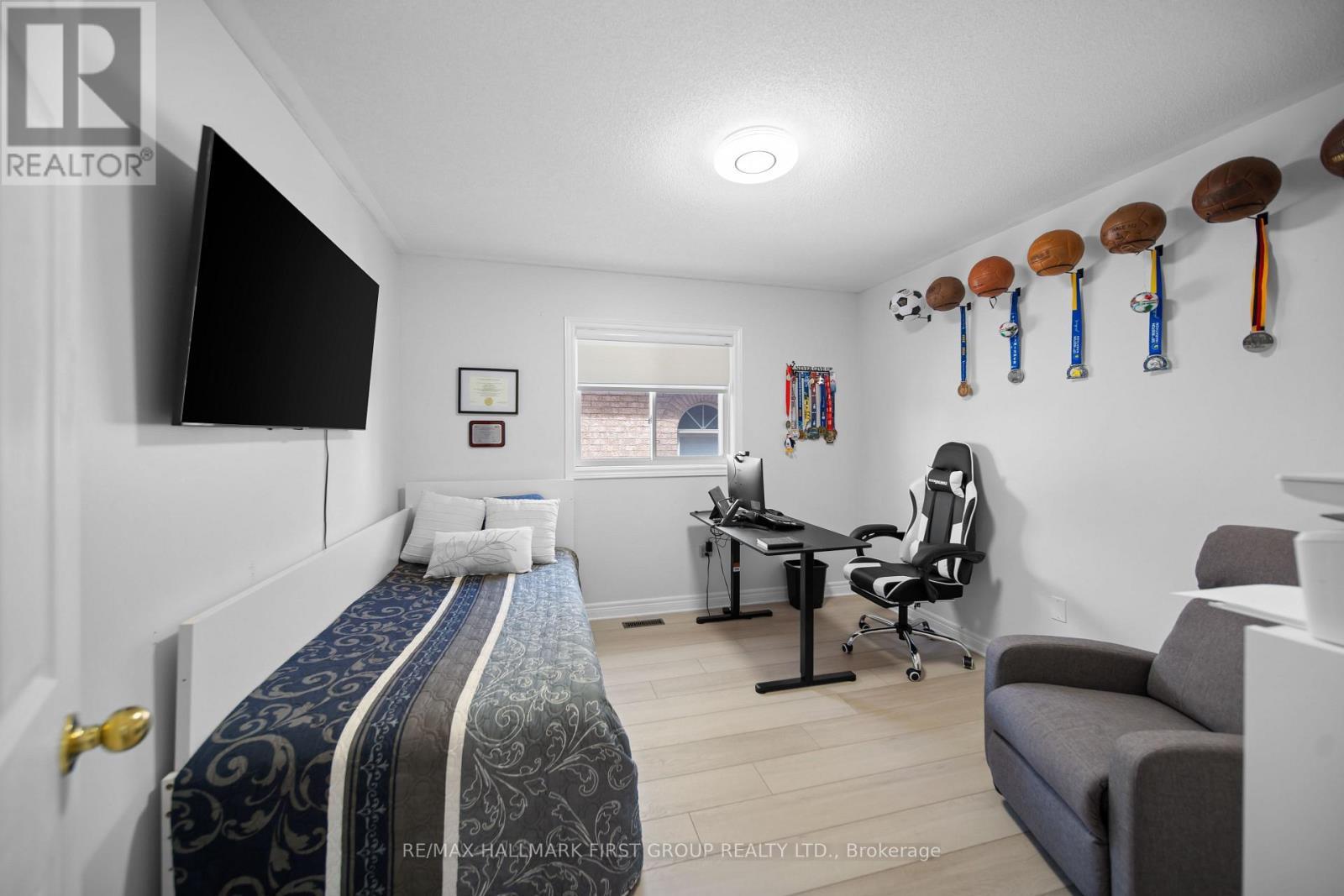 62 Cachet Boulevard, Whitby, ON - Indoor Photo Showing Bedroom