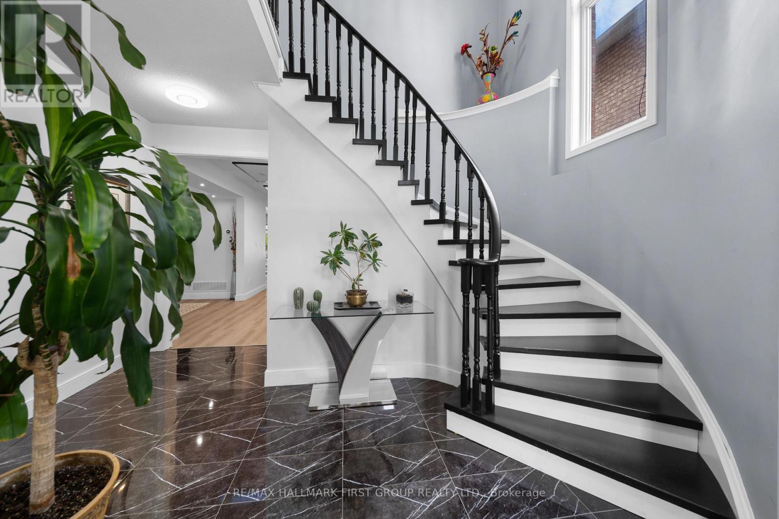 62 Cachet Boulevard, Whitby, ON - Indoor Photo Showing Other Room