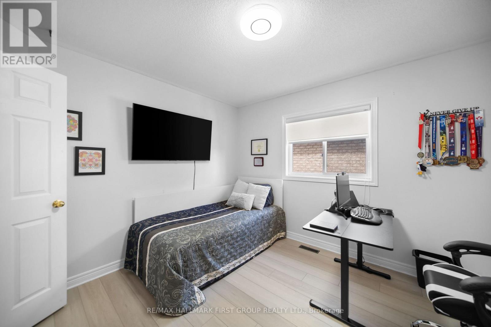 62 Cachet Boulevard, Whitby, ON - Indoor Photo Showing Bedroom
