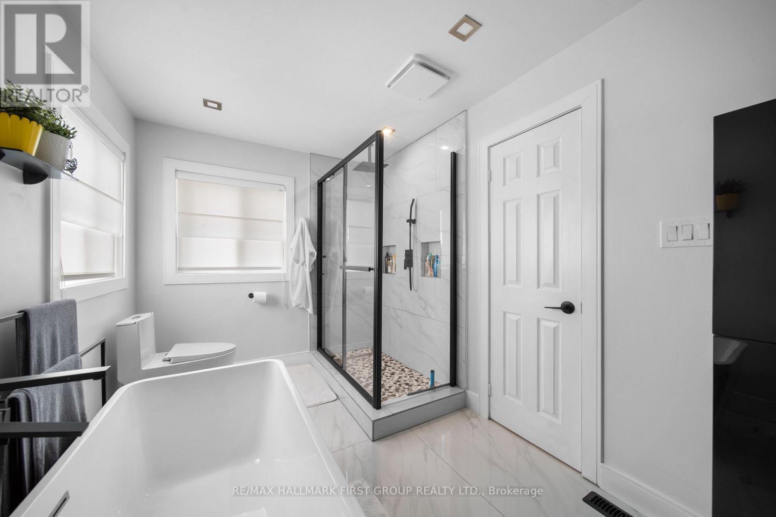62 Cachet Boulevard, Whitby, ON - Indoor Photo Showing Other Room