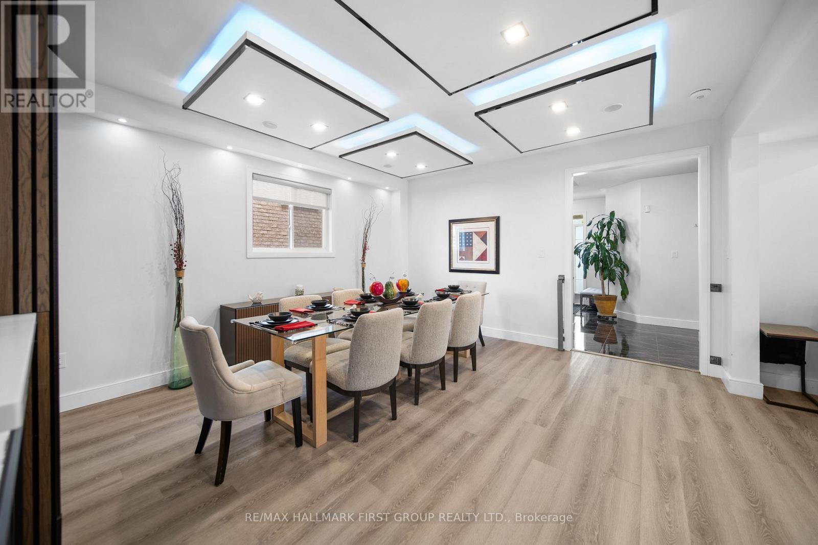 62 Cachet Boulevard, Whitby, ON - Indoor Photo Showing Dining Room