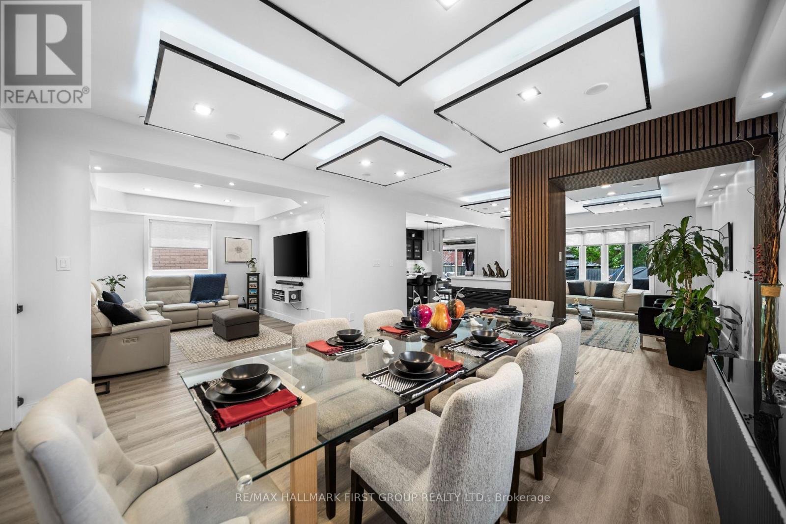 62 Cachet Boulevard, Whitby, ON - Indoor Photo Showing Dining Room