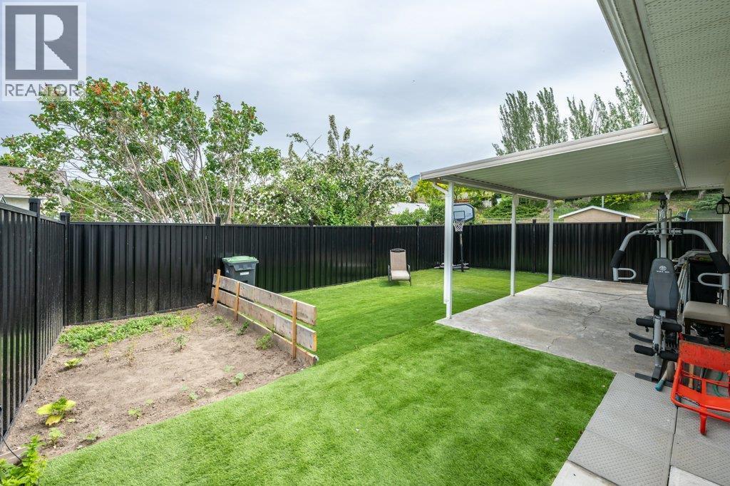 260 Willows Place, Oliver, BC - Outdoor With Backyard