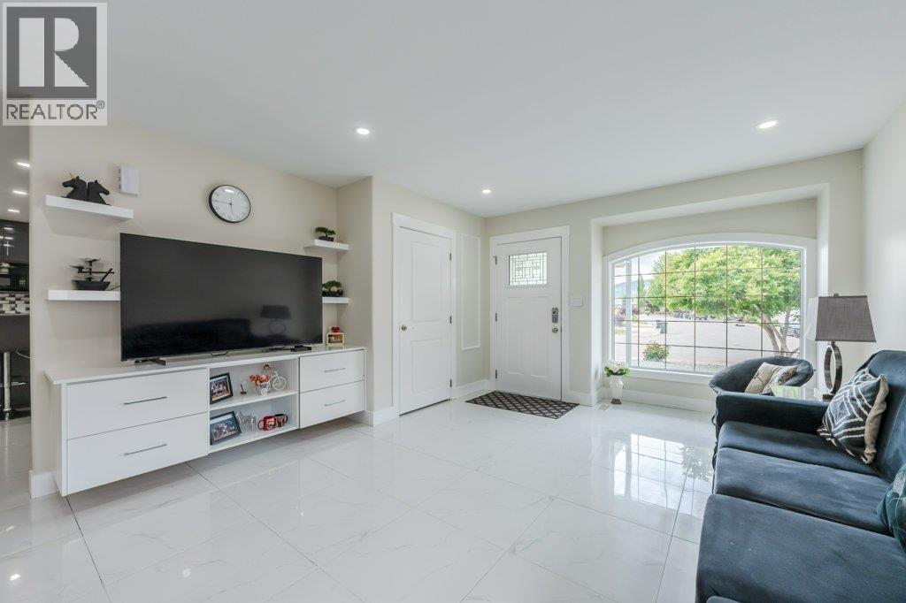 260 Willows Place, Oliver, BC - Indoor Photo Showing Living Room