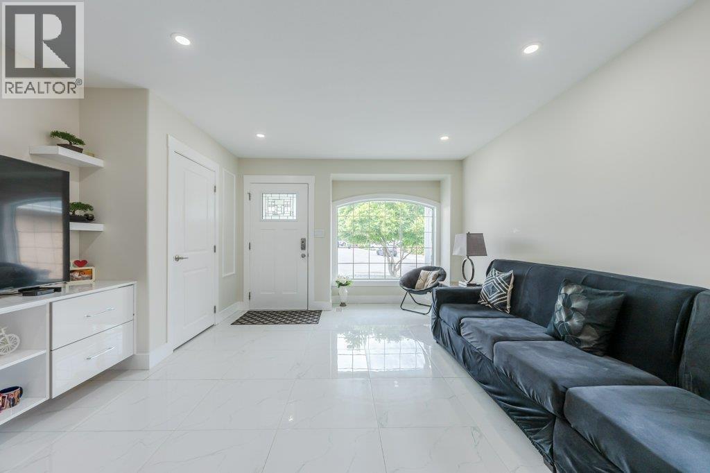 260 Willows Place, Oliver, BC - Indoor Photo Showing Living Room
