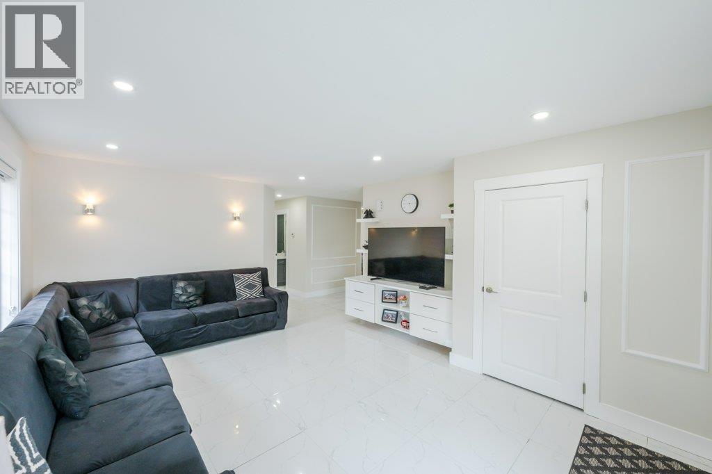 260 Willows Place, Oliver, BC - Indoor Photo Showing Living Room