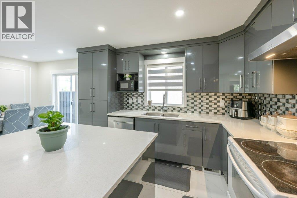 260 Willows Place, Oliver, BC - Indoor Photo Showing Kitchen With Double Sink With Upgraded Kitchen