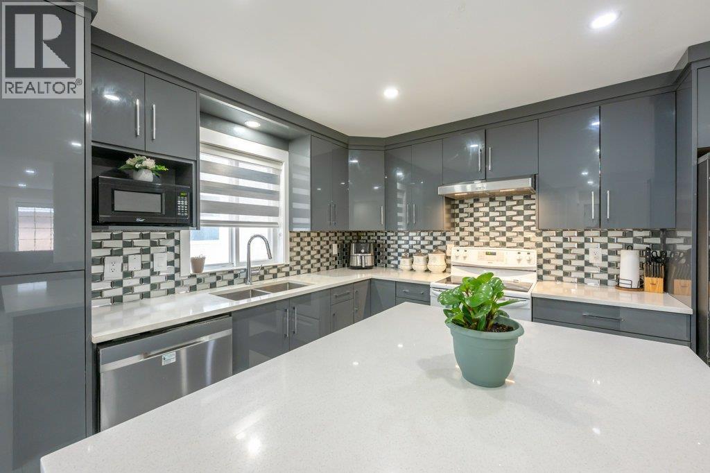 260 Willows Place, Oliver, BC - Indoor Photo Showing Kitchen With Double Sink With Upgraded Kitchen