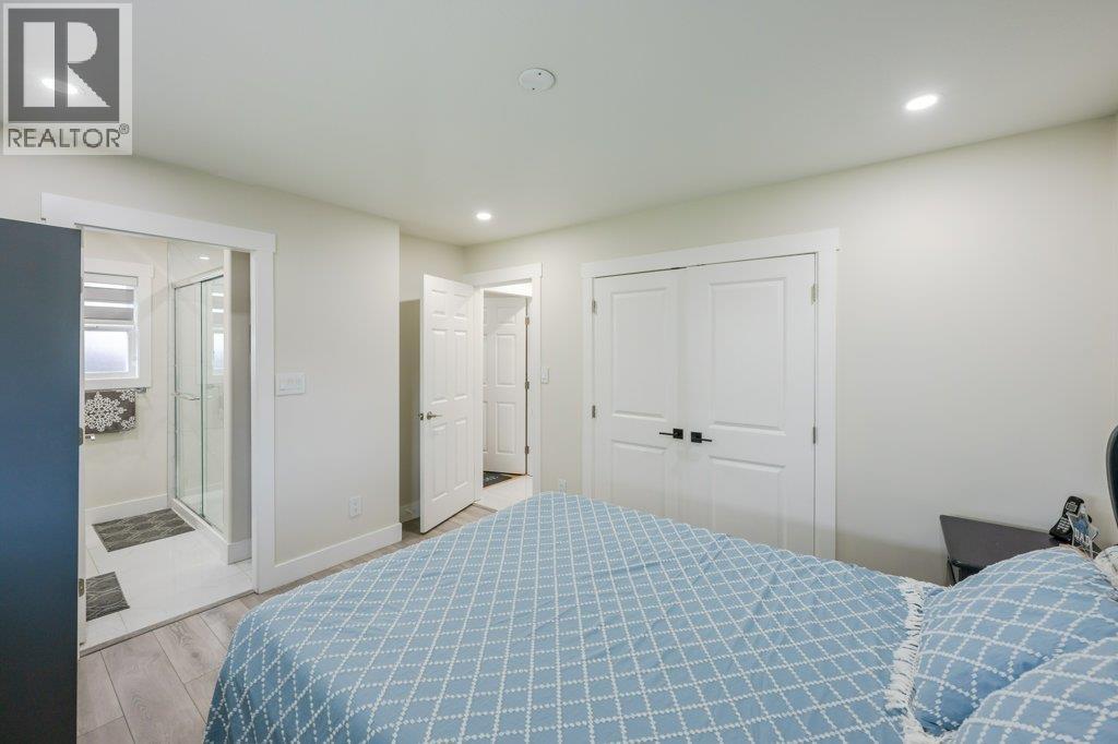 260 Willows Place, Oliver, BC - Indoor Photo Showing Bedroom