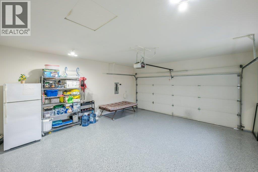 260 Willows Place, Oliver, BC - Indoor Photo Showing Garage