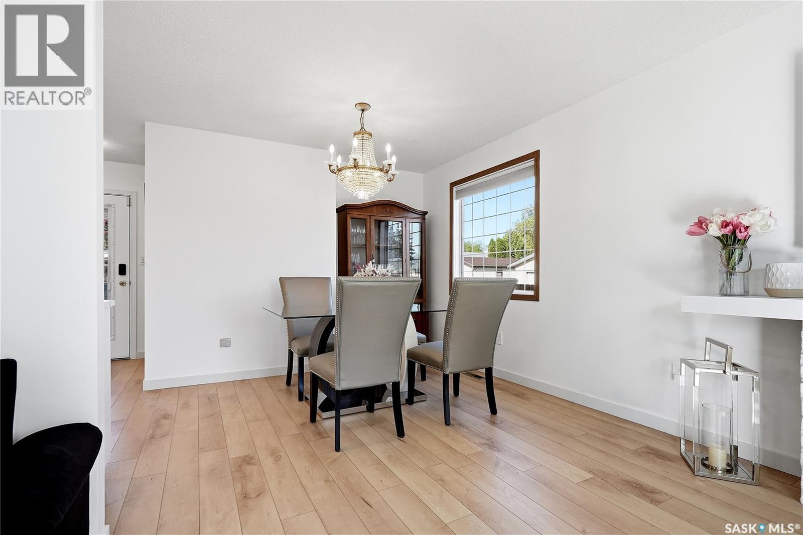 28 Malta Crescent, Saskatoon, SK - Indoor Photo Showing Dining Room