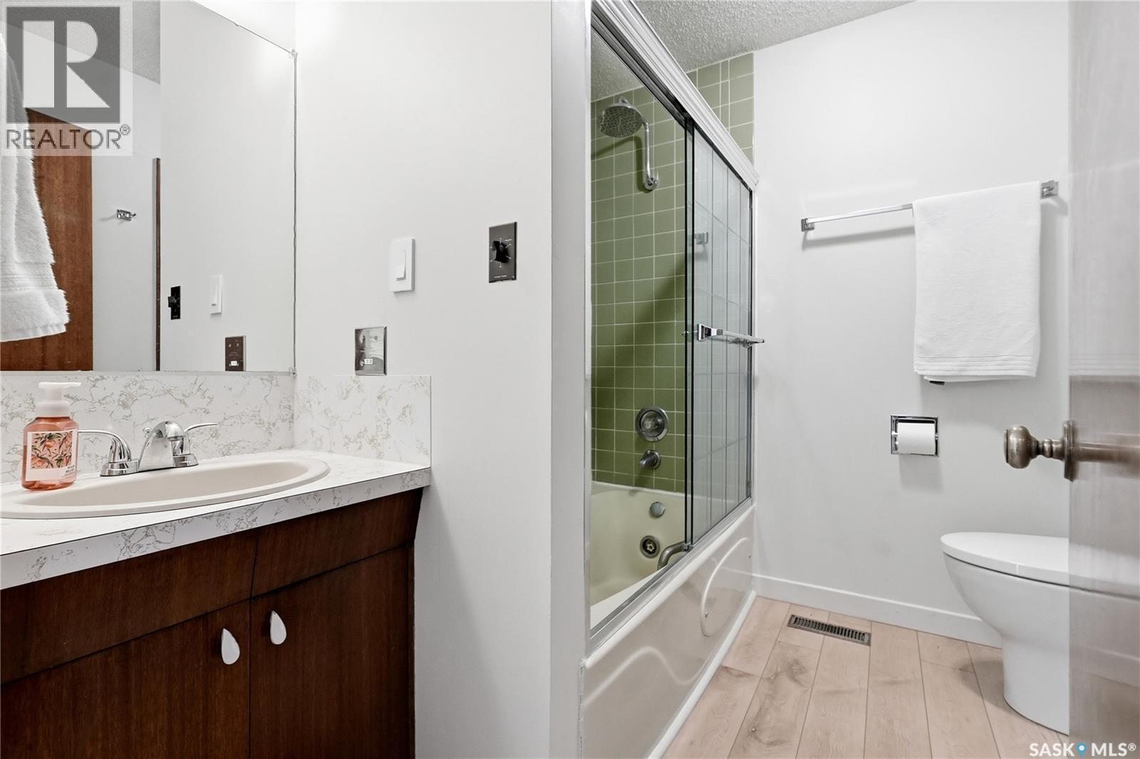 28 Malta Crescent, Saskatoon, SK - Indoor Photo Showing Bathroom