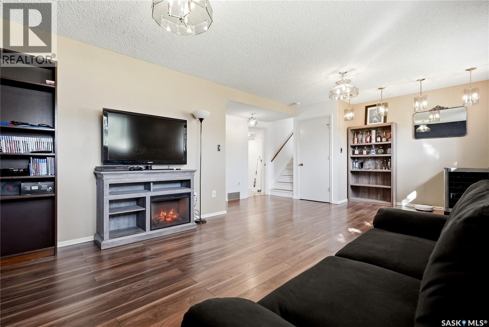28 Malta Crescent, Saskatoon, SK - Indoor Photo Showing Living Room With Fireplace
