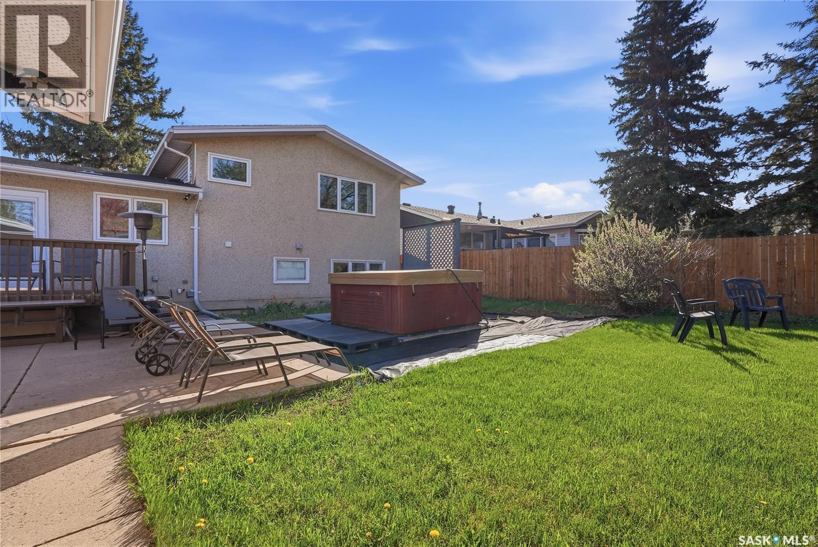 28 Malta Crescent, Saskatoon, SK - Outdoor With Deck Patio Veranda