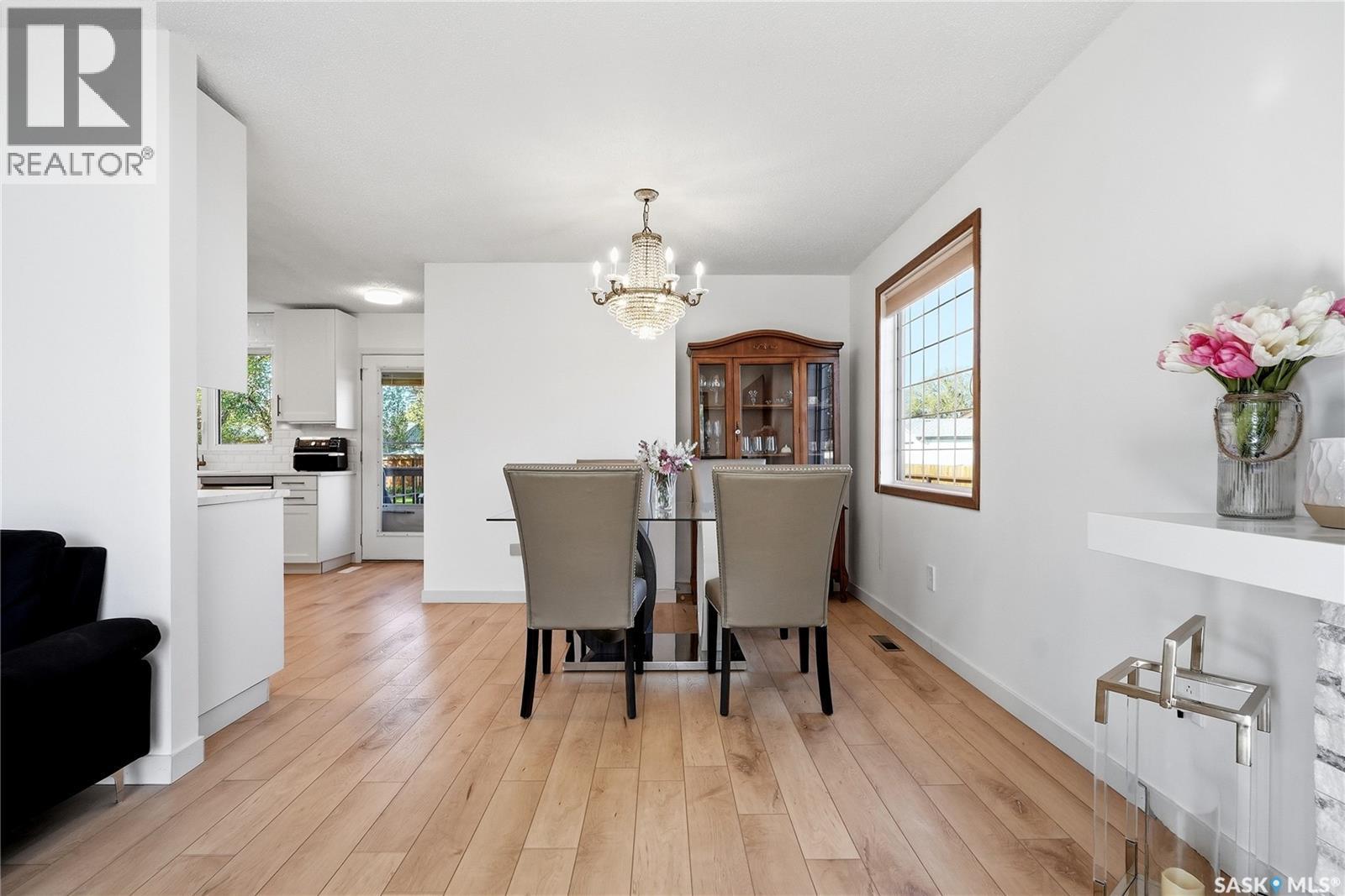 28 Malta Crescent, Saskatoon, SK - Indoor Photo Showing Dining Room