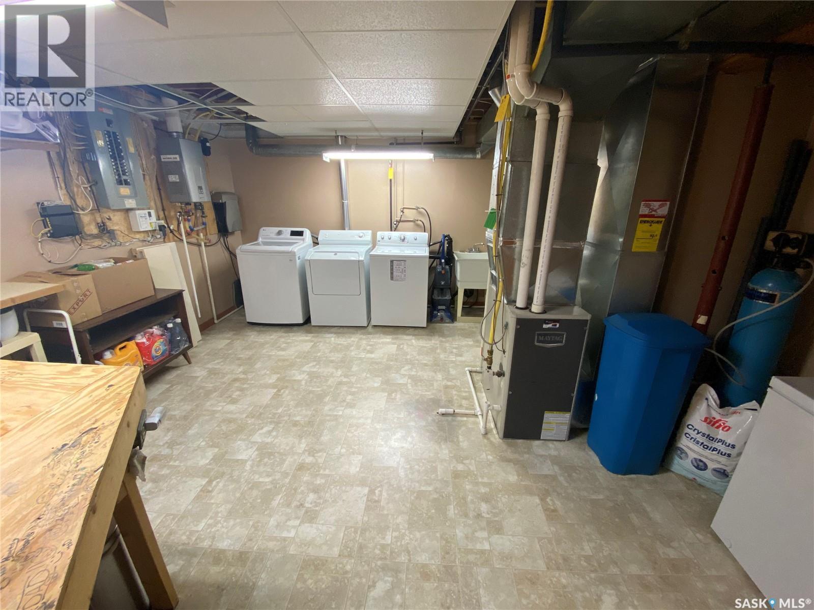 19 Bull Crescent, Yorkton, SK - Indoor Photo Showing Laundry Room