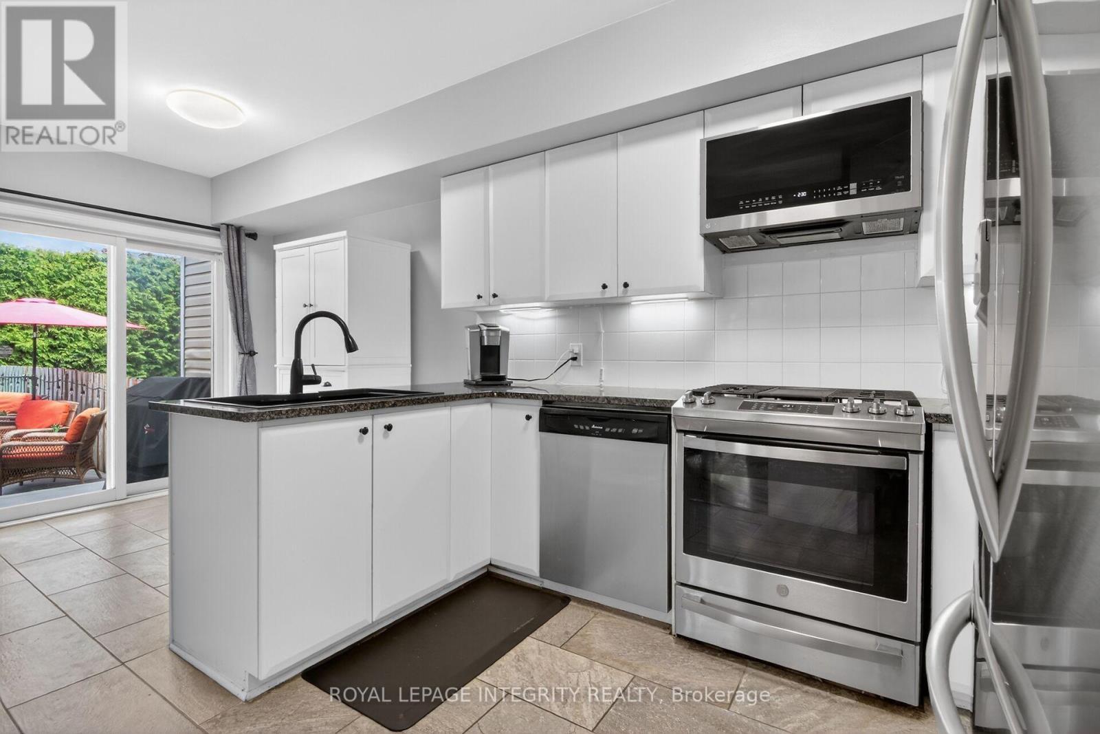1 Chantilly Gate, Ottawa, ON - Indoor Photo Showing Kitchen With Upgraded Kitchen