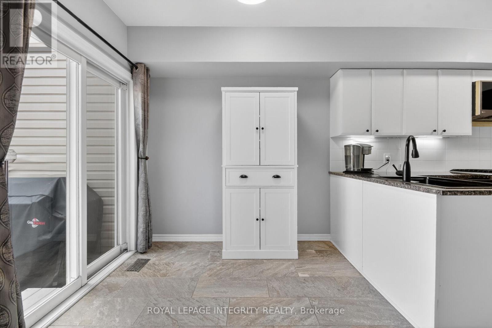1 Chantilly Gate, Ottawa, ON - Indoor Photo Showing Kitchen