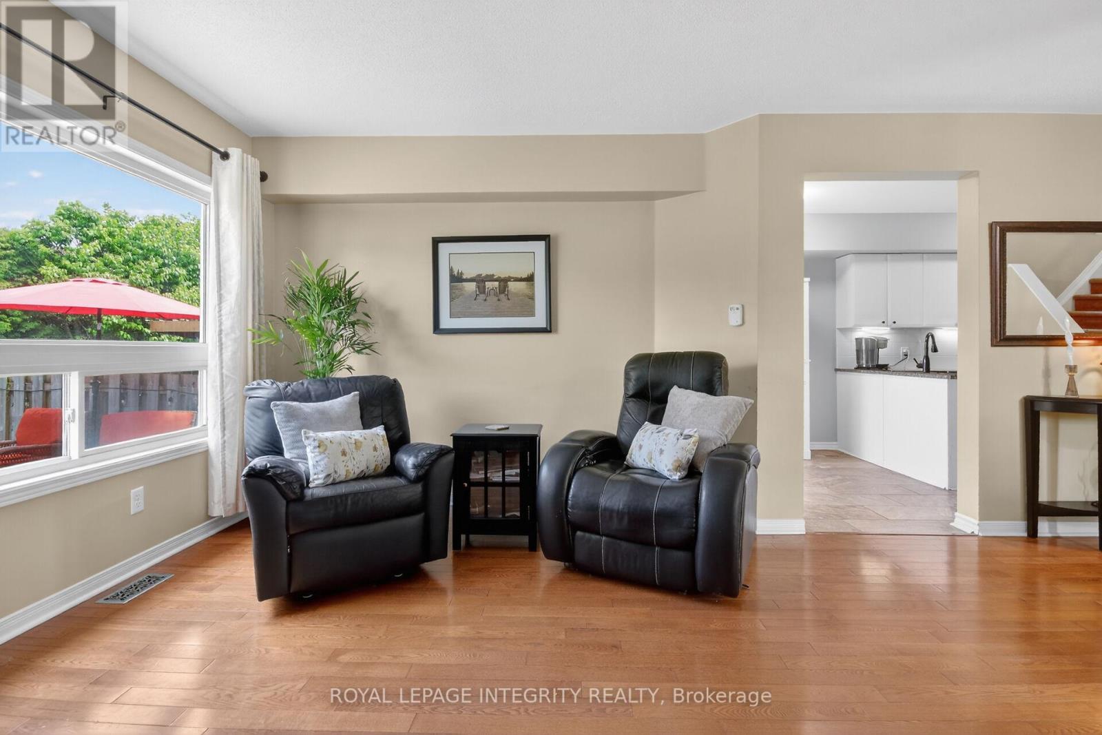 1 Chantilly Gate, Ottawa, ON - Indoor Photo Showing Living Room