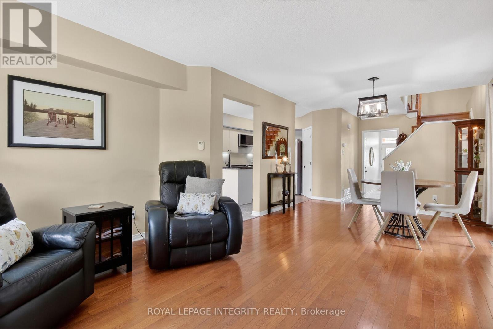 1 Chantilly Gate, Ottawa, ON - Indoor Photo Showing Living Room