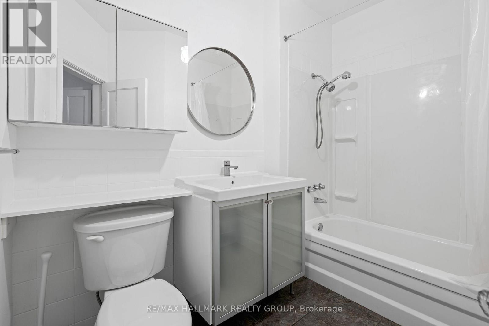 378 Booth Street, Ottawa, ON - Indoor Photo Showing Bathroom