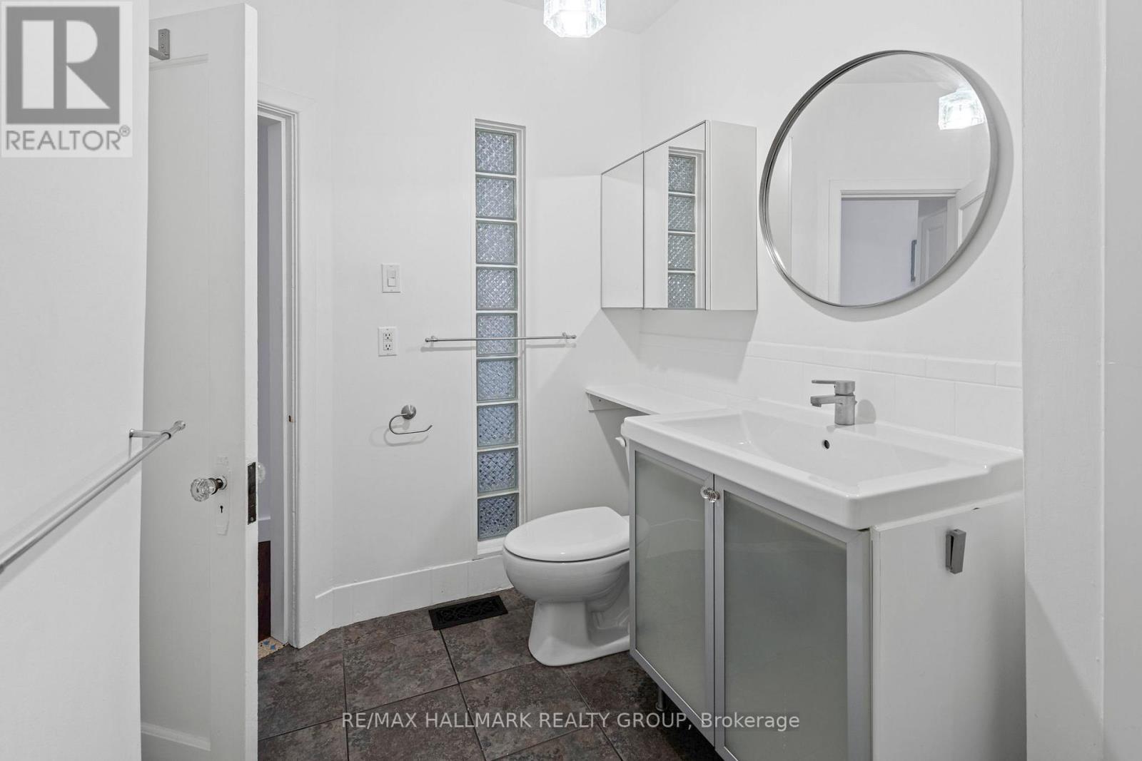 378 Booth Street, Ottawa, ON - Indoor Photo Showing Bathroom
