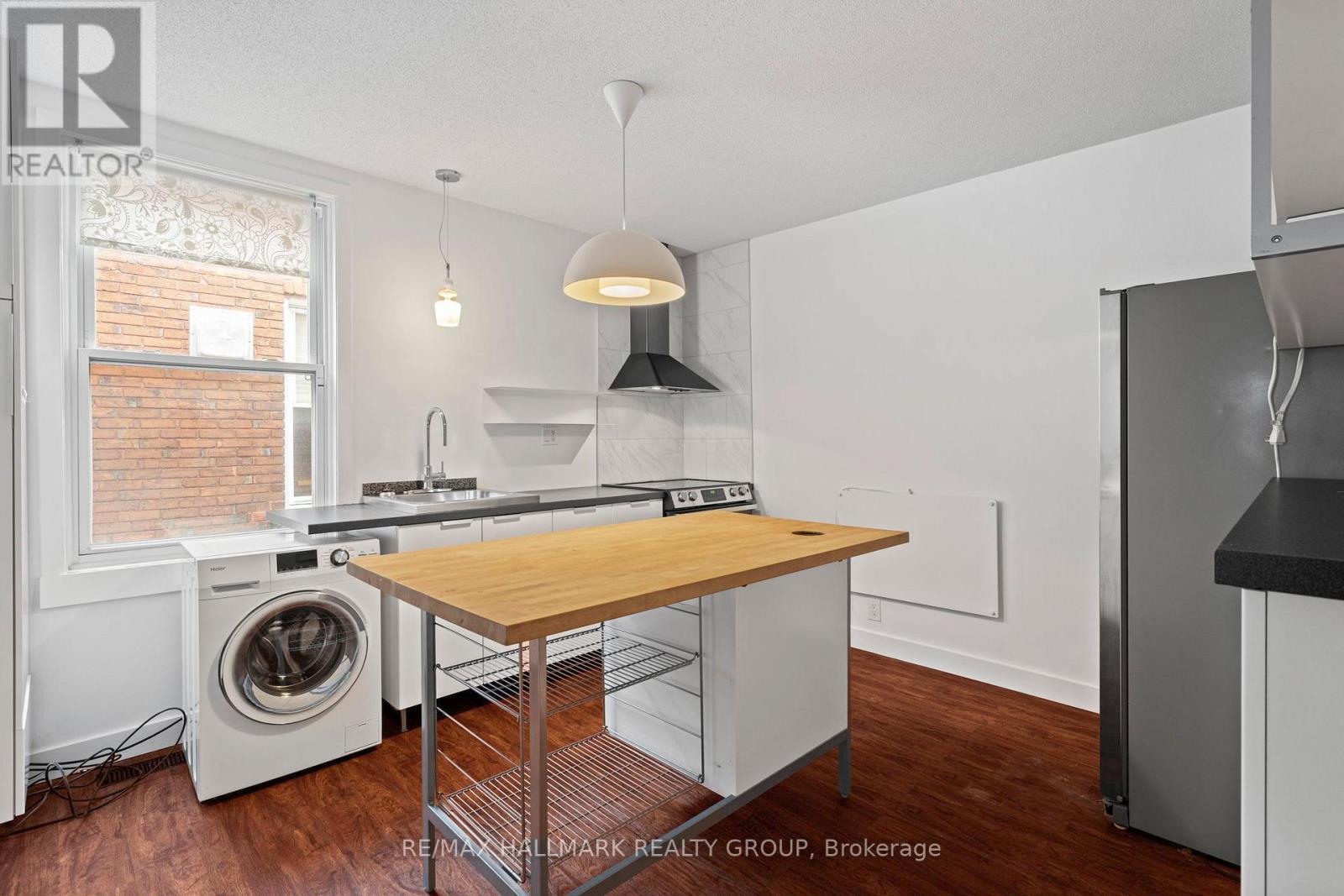 378 Booth Street, Ottawa, ON - Indoor Photo Showing Laundry Room