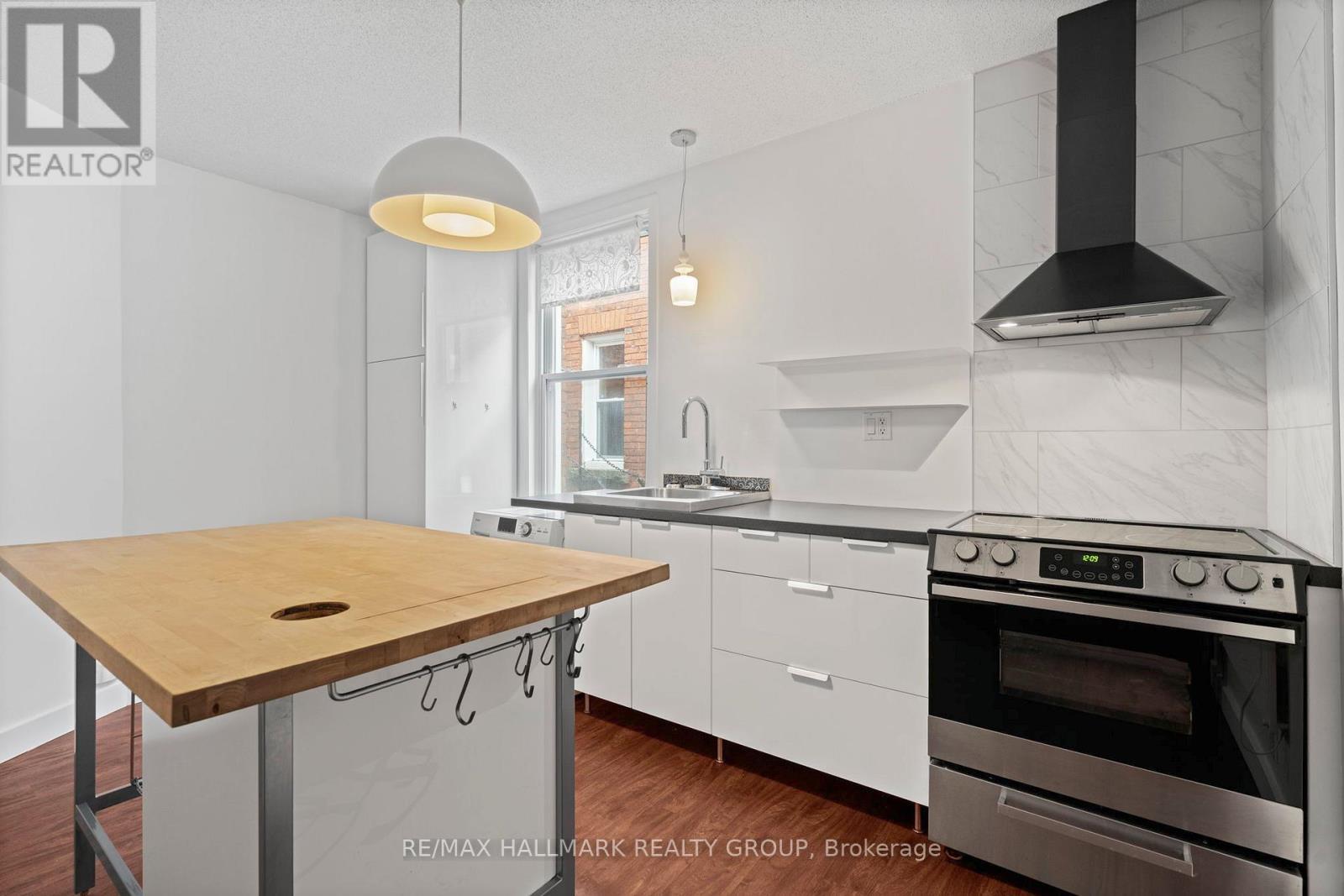 378 Booth Street, Ottawa, ON - Indoor Photo Showing Kitchen
