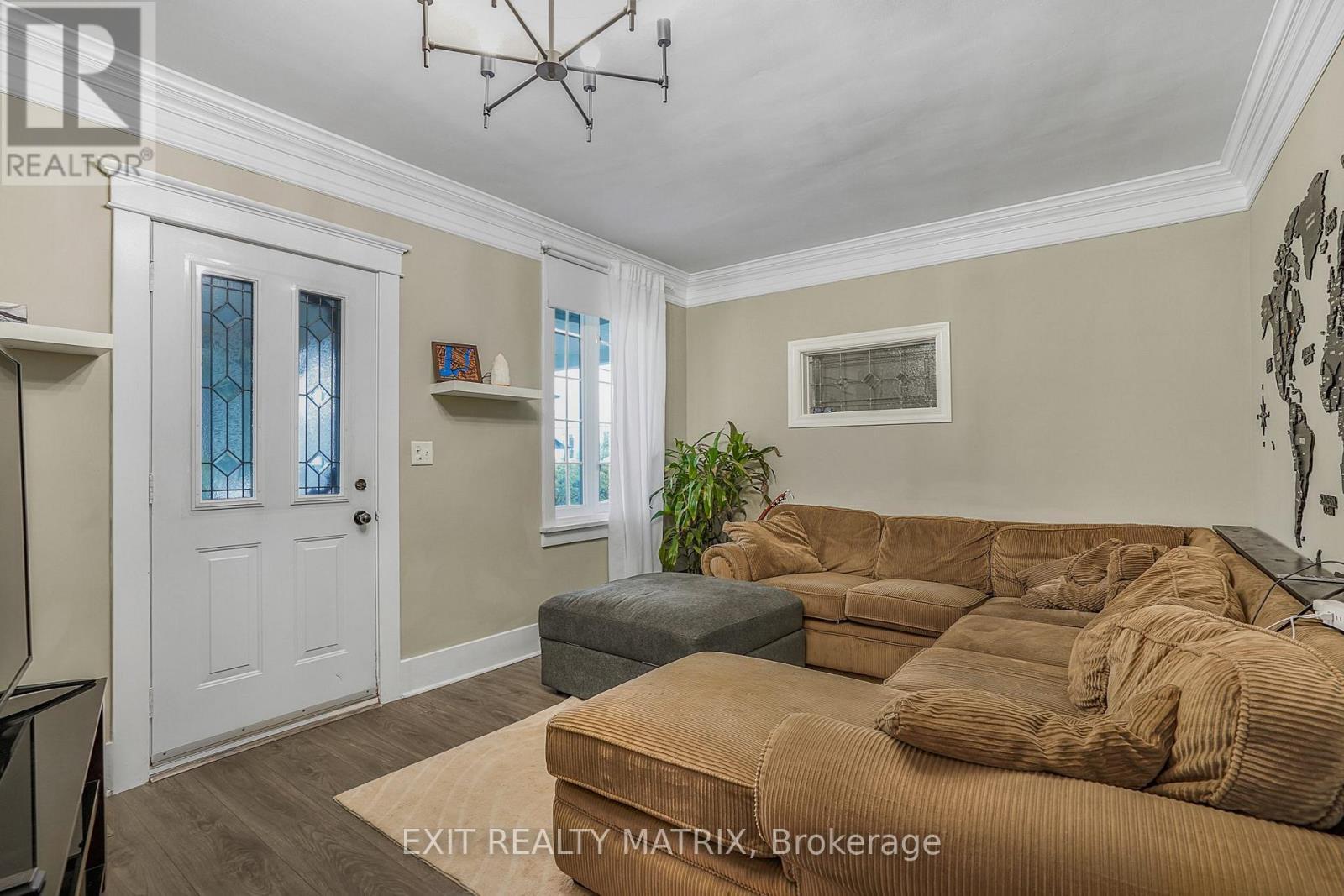 160 Nelson Street E, Hawkesbury, ON - Indoor Photo Showing Living Room