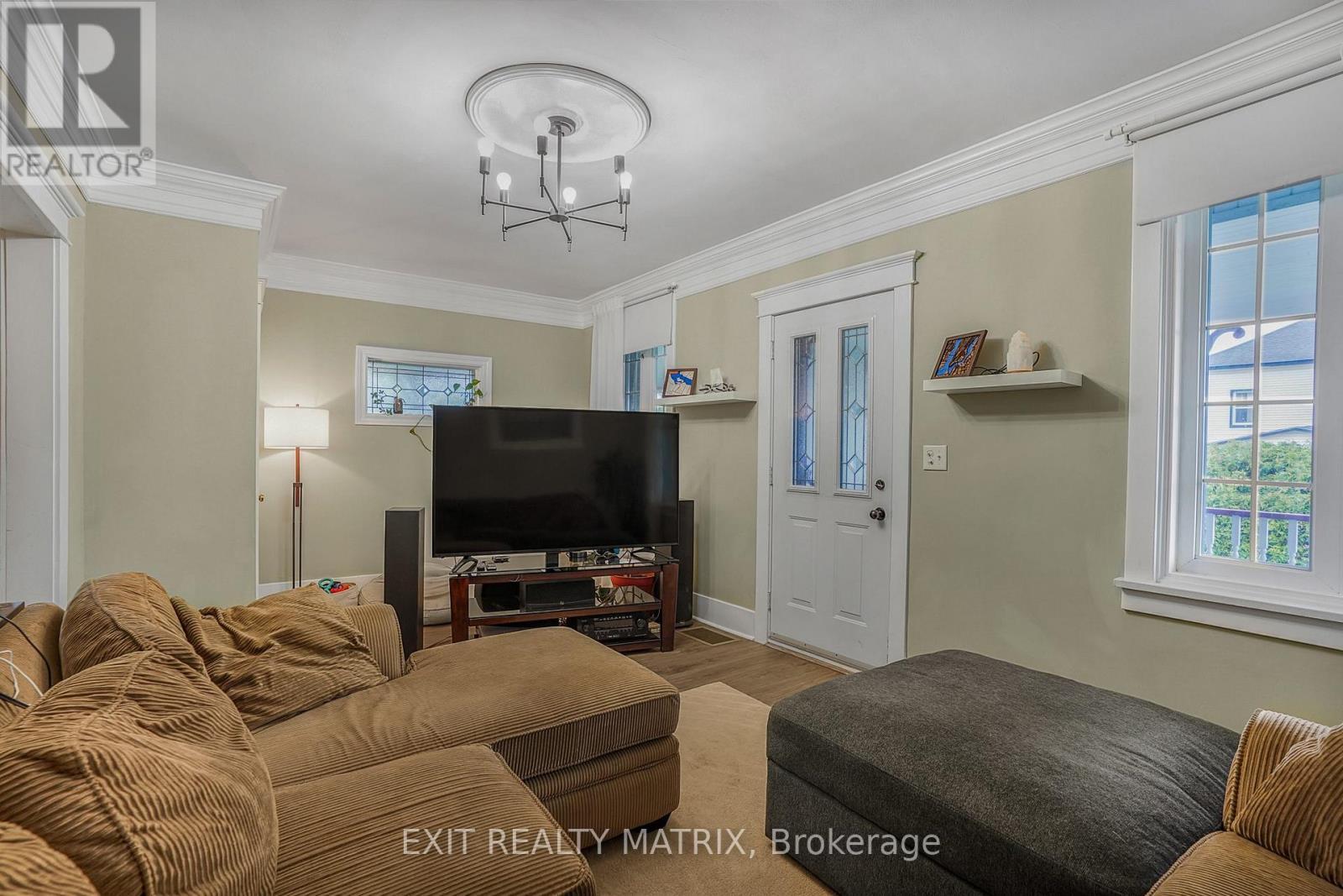 160 Nelson Street E, Hawkesbury, ON - Indoor Photo Showing Living Room