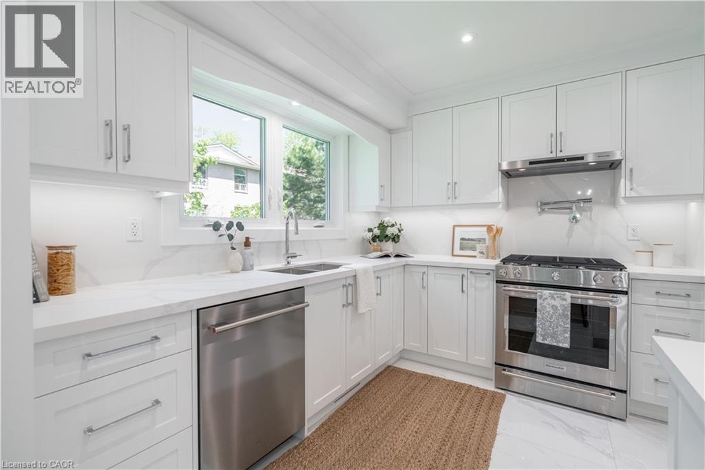 1379 Christina Court, Burlington, ON
