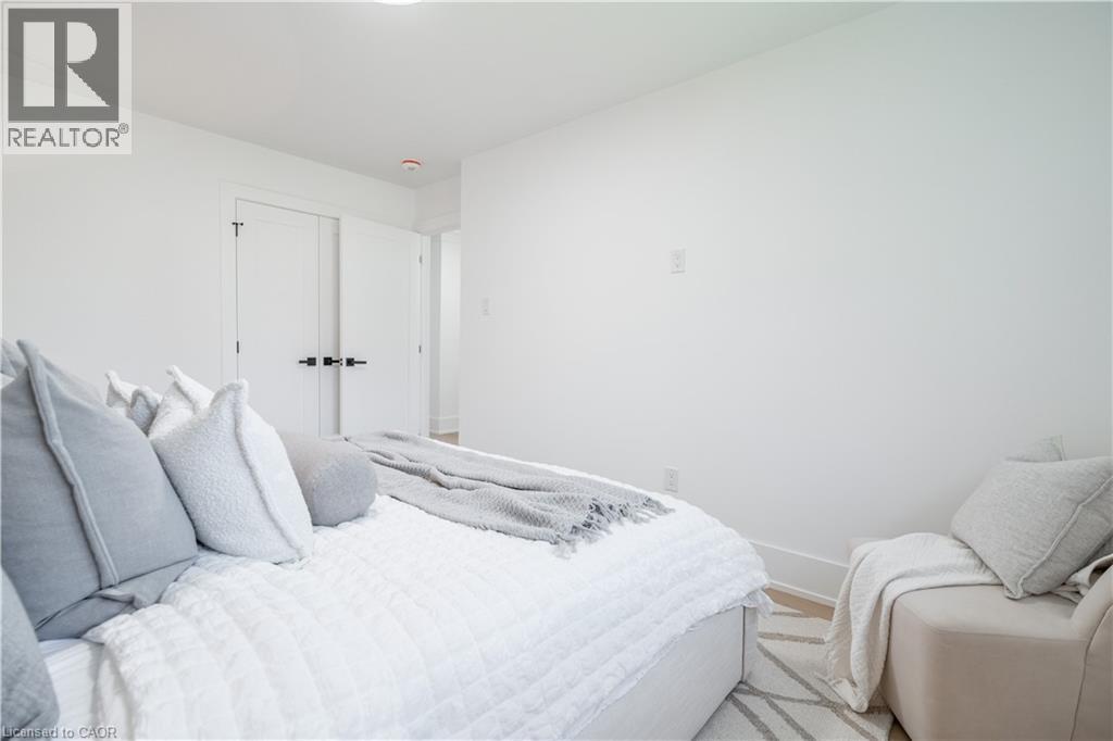 1379 Christina Court, Burlington, ON