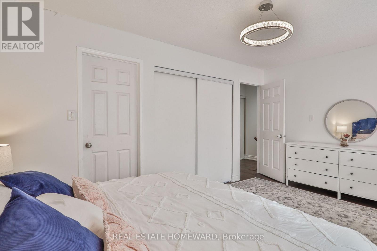 20 Masters Drive, Barrie, ON - Indoor Photo Showing Bedroom