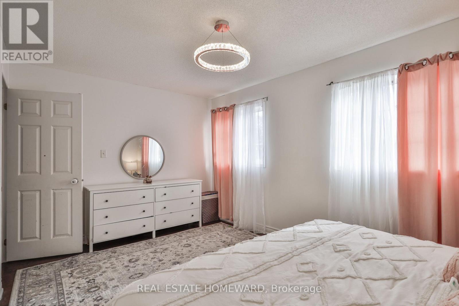 20 Masters Drive, Barrie, ON - Indoor Photo Showing Bedroom