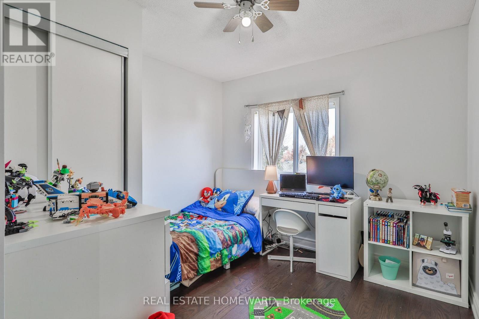 20 Masters Drive, Barrie, ON - Indoor Photo Showing Bedroom
