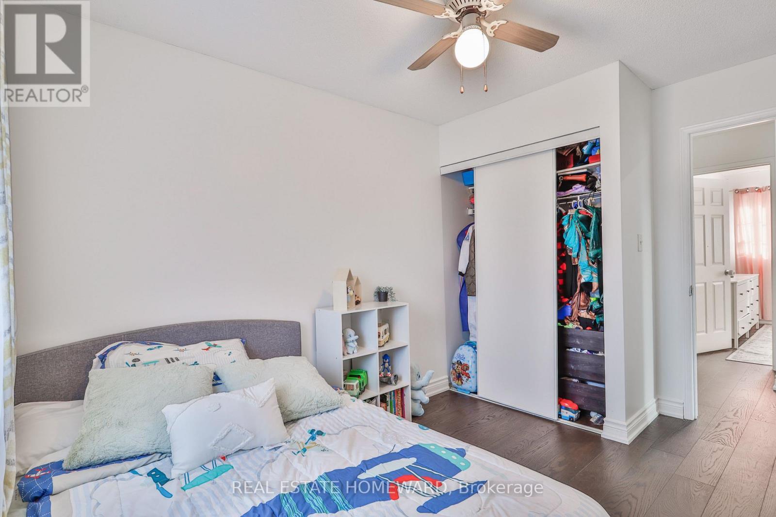 20 Masters Drive, Barrie, ON - Indoor Photo Showing Bedroom