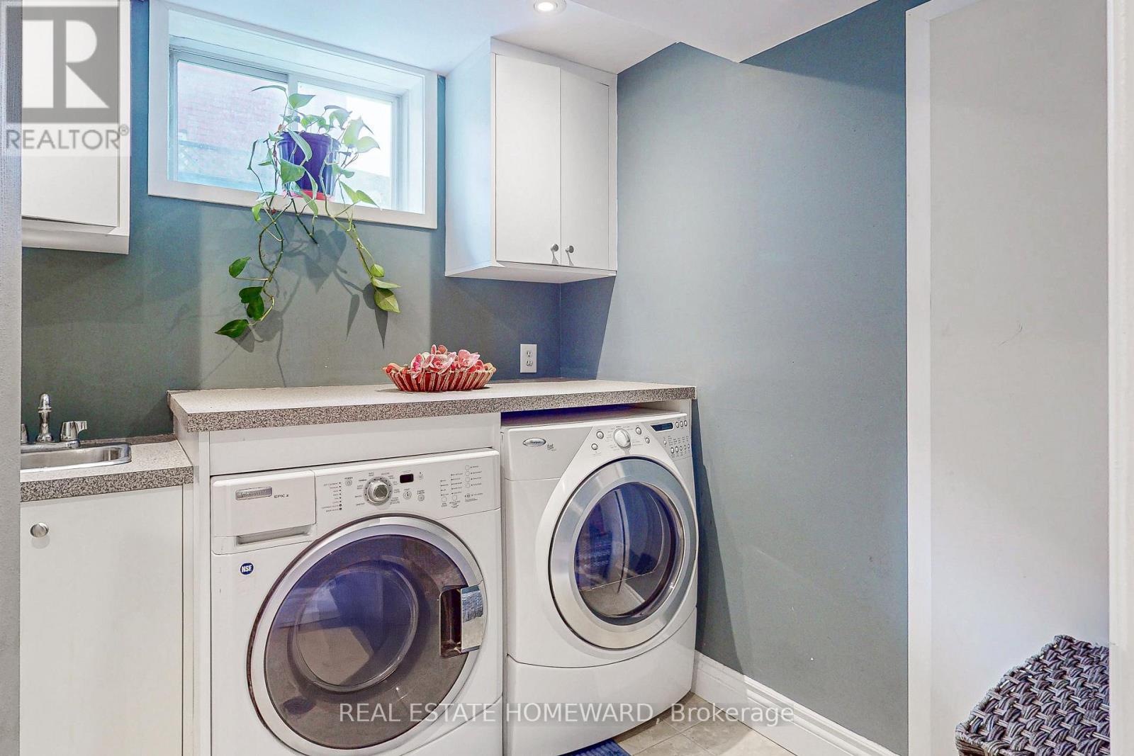 20 Masters Drive, Barrie, ON - Indoor Photo Showing Laundry Room